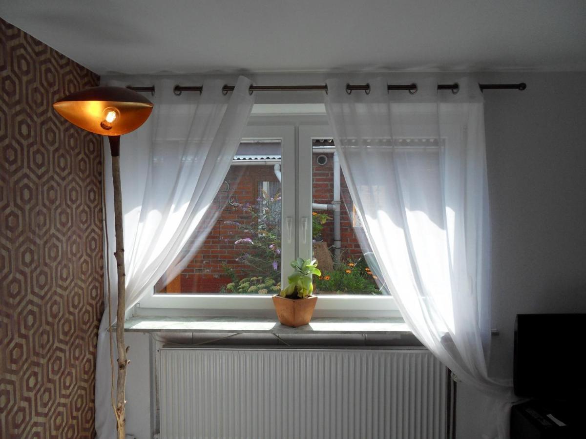 Privartzimmer 'Ausfahrt Freihalten' Husum  Exterior photo