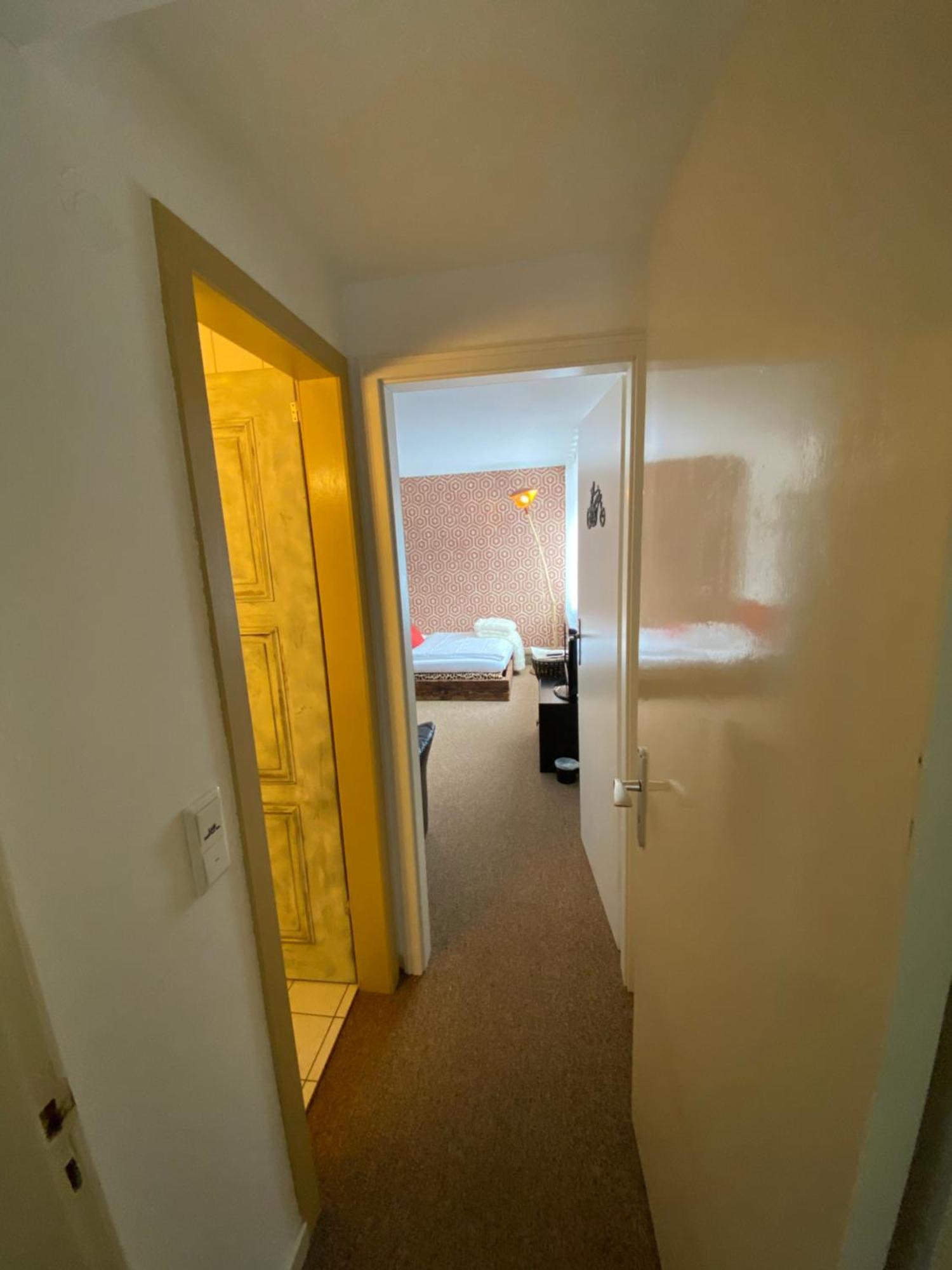 Privartzimmer 'Ausfahrt Freihalten' Husum  Exterior photo